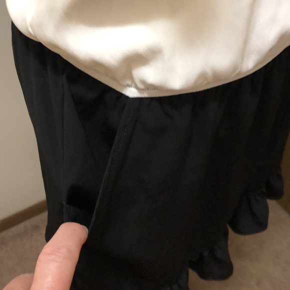 VaVa By Joy Han Black & White Cold Shoulder Romper Size Medium EUC - Picture 9 of 15